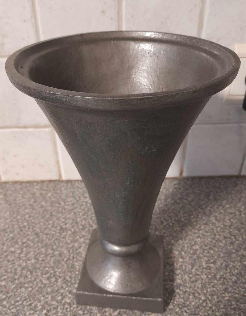 Gietijzeren vaas., Tuin en Terras, Ophalen of Verzenden, Zo goed als nieuw