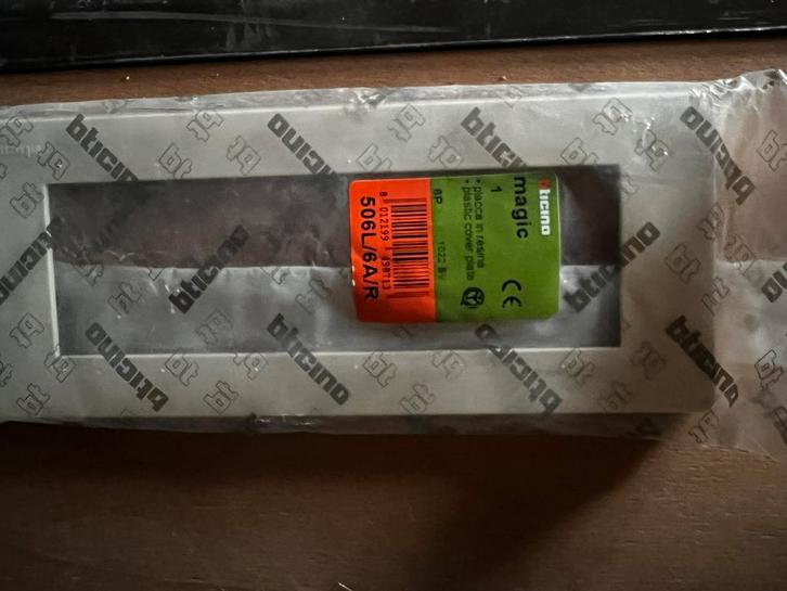 Bticino afdekplaten, Bricolage & Construction, Électricité & Câbles, Comme neuf, Enlèvement