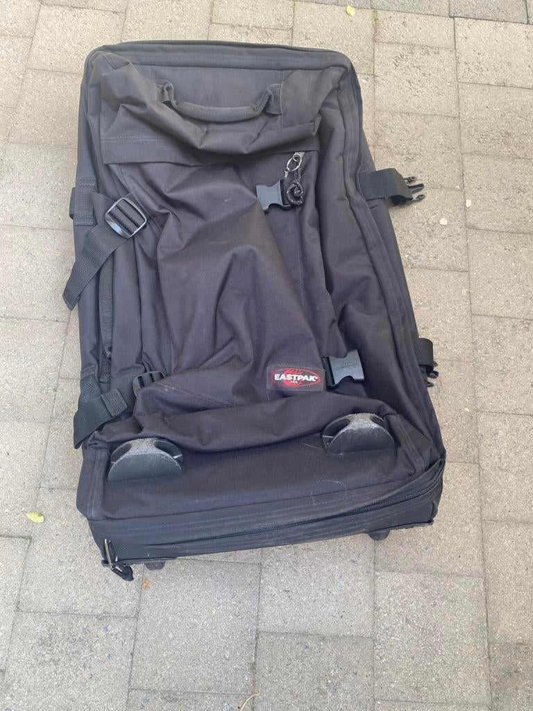 2 reistassen, Ophalen, Zo goed als nieuw, Wieltjes