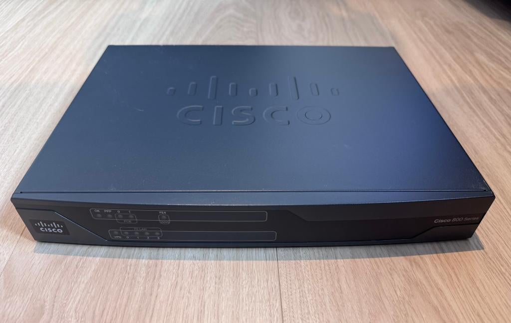 Cisco 800 router, Enlèvement ou Envoi, Utilisé, Routeur