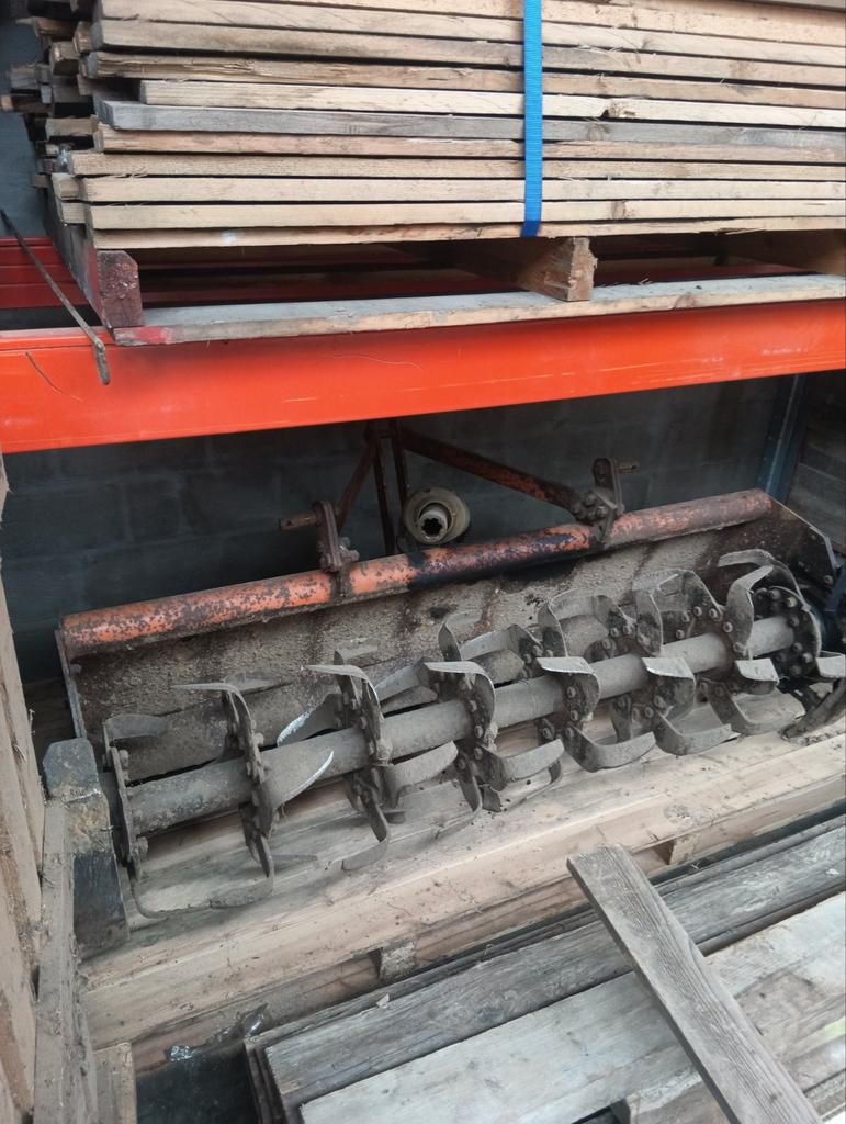 Grondfrees frees maschio, Enlèvement