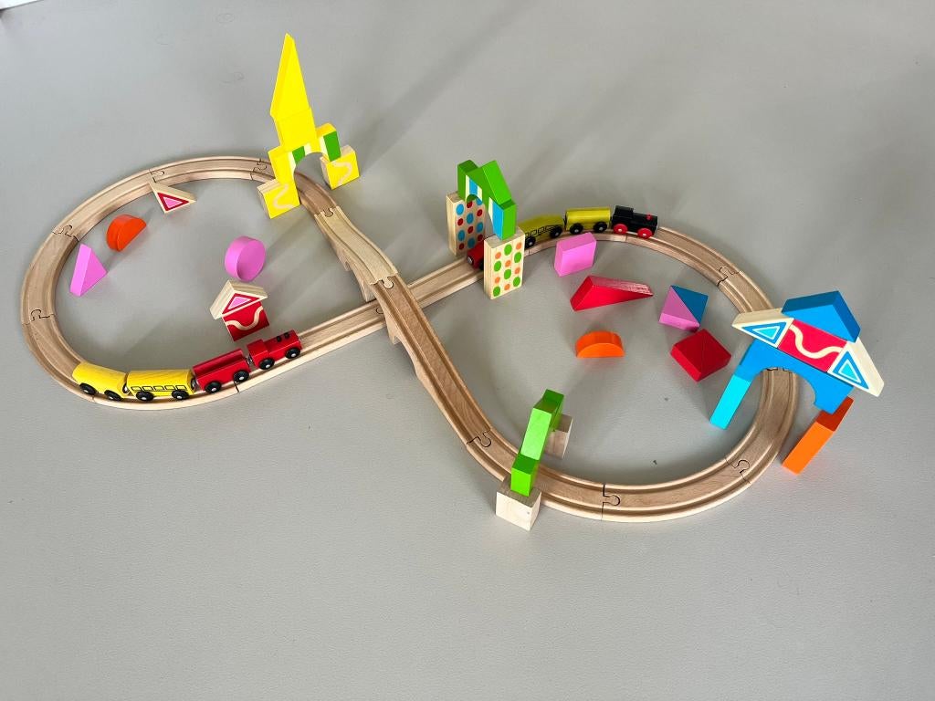 Houten treinbaan met treinen, bruggen en spelelementen, Ophalen, Zo goed als nieuw, Duw- of Trekspeelgoed