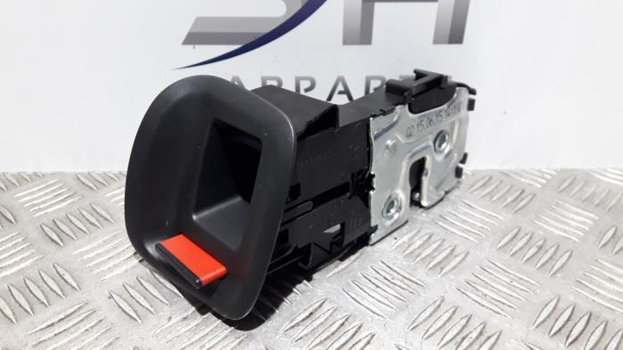 Serrure banquette arrière d'un Mercedes A-Klasse, Autos : Pièces & Accessoires, Habitacle & Garnissage, Mercedes-Benz, Utilisé