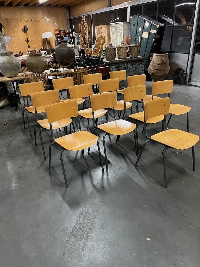 13 chaises industrielles/vintages/chaises scolaires, Maison & Meubles, Chaises, Comme neuf, Cinq, Six Chaises ou plus, Bois, Métal
