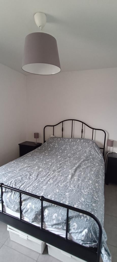 Lit Ikea SAGSTUA 160 X 200+sommier à lattes+2 armoires+lampe, Maison & Meubles, Enlèvement