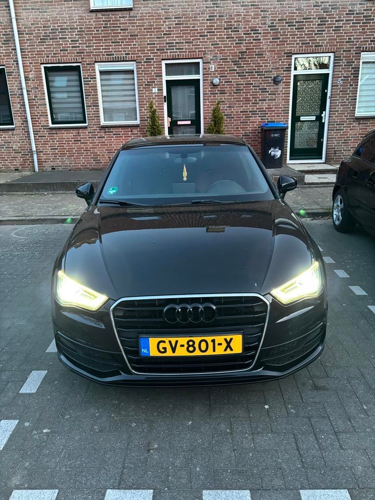 Audi A3 1.6 TDI 3x S-Line | Full-Option | Camera | FACELIFT, Auto's, Automaat, 4 cilinders, Alcantara, Zwart