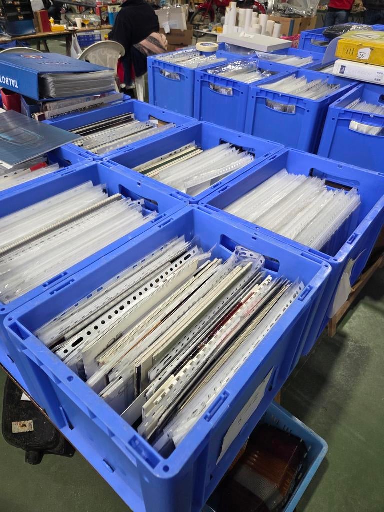 Dossiers de voiture anciens et neufs, toutes marques, Enlèvement ou Envoi