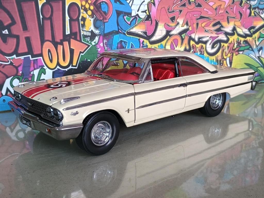 Ford Galaxie 500XL Sunstar légère 1/18 --ÉTAT NEUF--, Hobby & Loisirs créatifs, Voitures miniatures | 1:18, Comme neuf, Voiture