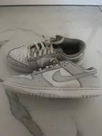 Nike Dunk Low Retro - Gris/Blanc - Taille 38.5, Vêtements | Femmes, Enlèvement ou Envoi, Porté, Blanc, Sneakers et Baskets