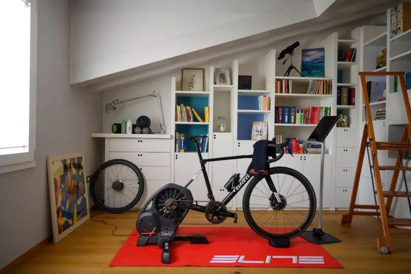 ‍️ ELITE DIRETO XR-T – Rollentrainer (topstaat), Vélos & Vélomoteurs, Accessoires vélo | Autres Accessoires de vélo, Comme neuf