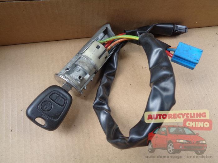 Kontaktslot + Sleutel van een Peugeot 206, Auto-onderdelen, Overige Auto-onderdelen, Peugeot, Gebruikt, 3 maanden garantie, Ophalen of Verzenden