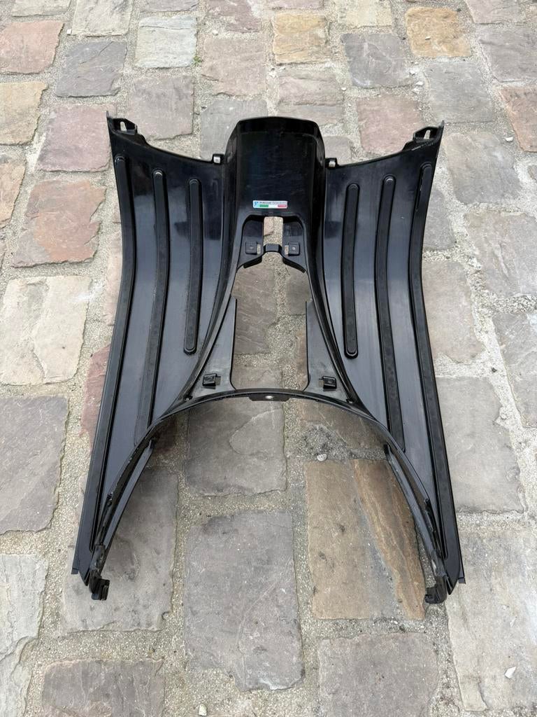 Vespa GTS treeplank / voetplaat, Ophalen