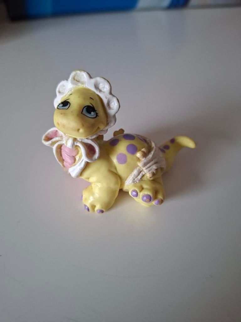Galoob Magic Diaper Dino in de gele variant met paarse stipp, Verzamelen, Speelgoed, Ophalen