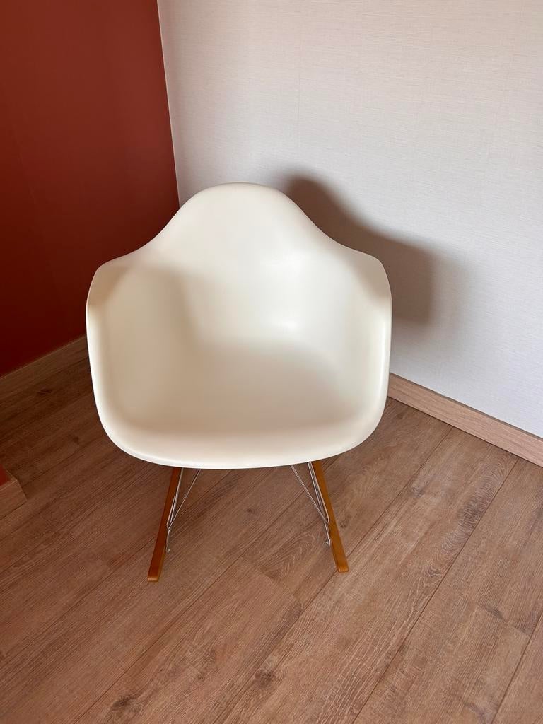 Vitra eames RAR schommelstoel white, Enlèvement, Comme neuf