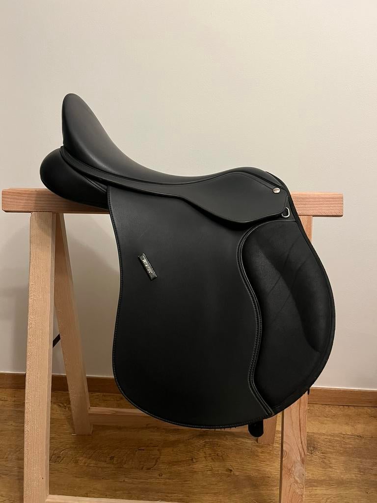 Wintec 2000 veelzijdigheidszadel, Dieren en Toebehoren, Paarden en Pony's | Zadels, Ophalen, Zo goed als nieuw