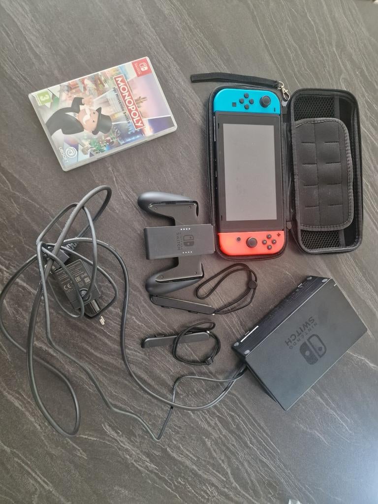 Nintendo Switch complète avec 1 jeu, Consoles de jeu & Jeux vidéo, Consoles de jeu | Nintendo Switch, Enlèvement