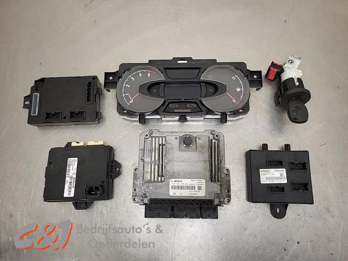 Serrure de contact + ordinateur d'un Opel Vivaro, Autos : Pièces & Accessoires, -, Opel, 3 mois de garantie, Utilisé