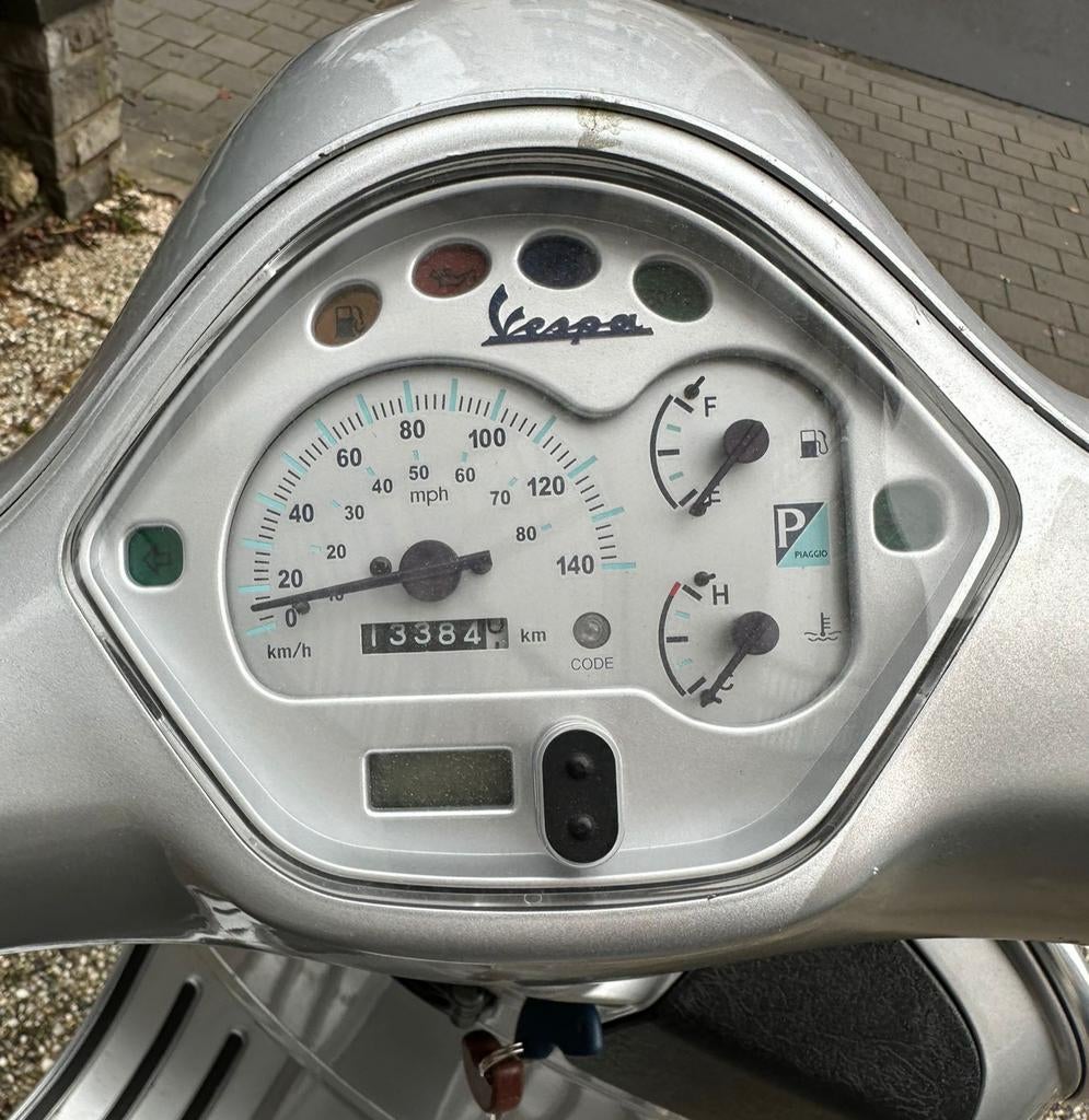 Vespa GTS 125cc, Fietsen en Brommers, Scooters | Vespa, Ophalen