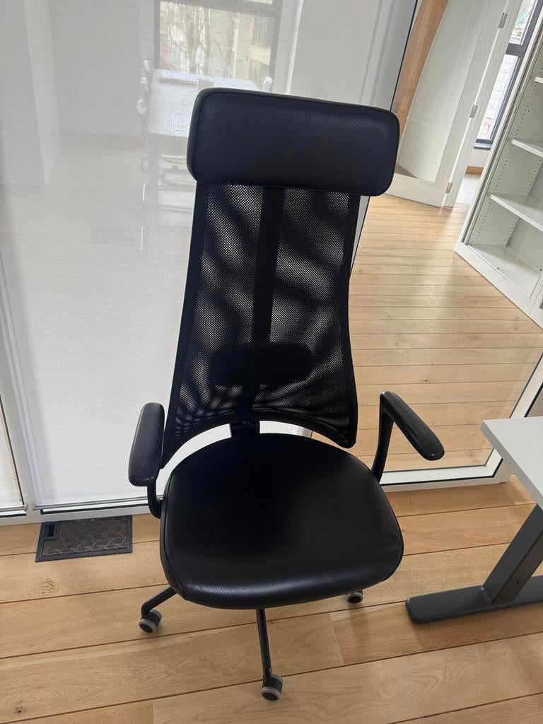 Ergonomische bureaustoel met hoofdsteun, Ophalen, Zo goed als nieuw