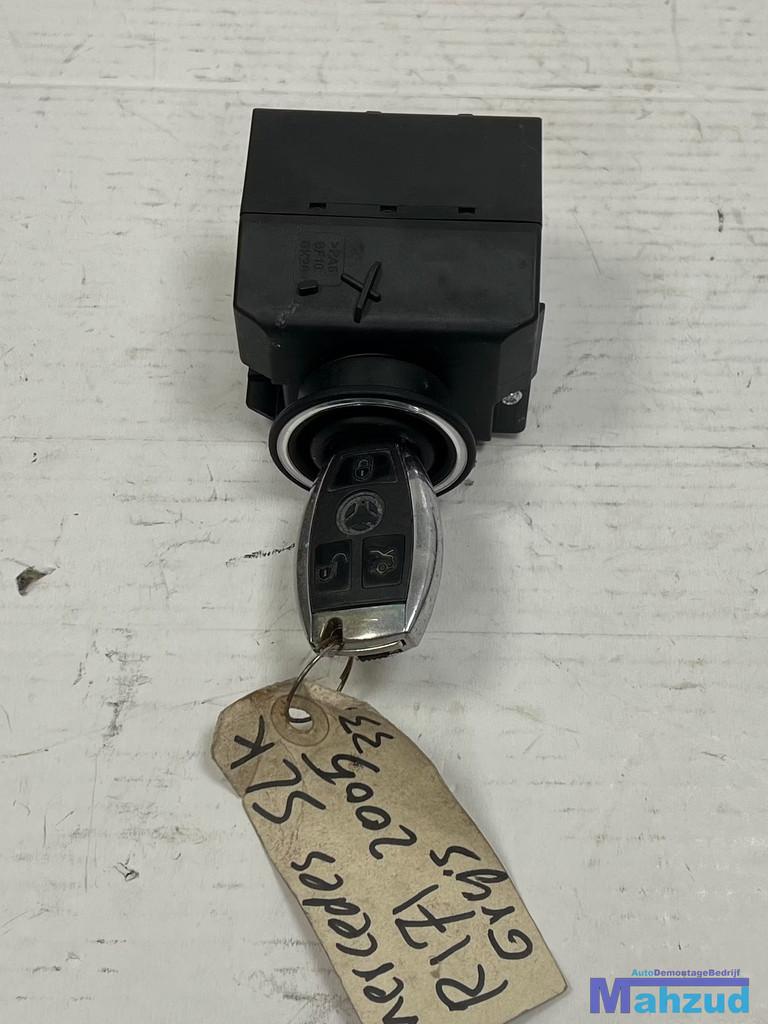 MERCEDES SLK R171 Contactslot contactblok 2115451408, Gebruikt, Mercedes-Benz AG, Mercedes-Benz, Mercedesstrasse 120
70372  Stuttgart, DE