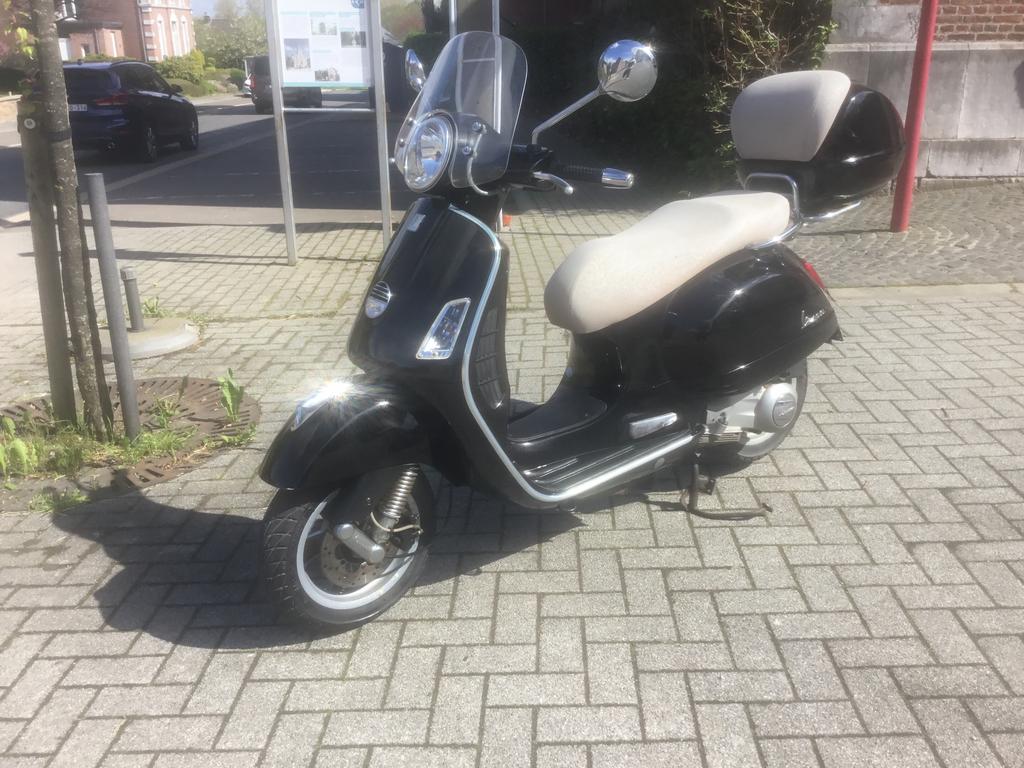 Vespa 125 gts, Vélos & Vélomoteurs, Enlèvement, Comme neuf