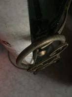 Allerhande vazen en tinnen bordje en wisky fles van 1 m, Ophalen