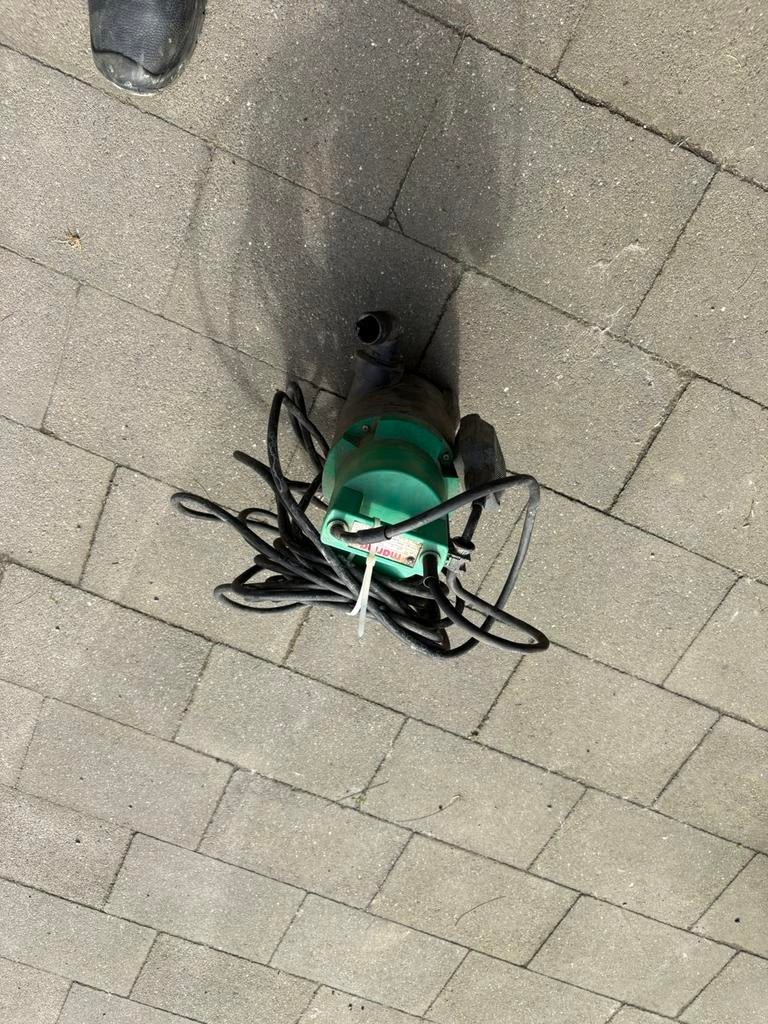 Tuyaux d’arrosage de 50m plus pompe a eaux, Ophalen, Gebruikt, Ladder, Opvouwbaar of Inschuifbaar