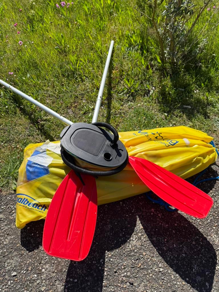 Rubberen boot. 4 personen, Watersport en Boten, Ophalen, Gebruikt, Overige typen, Met peddels