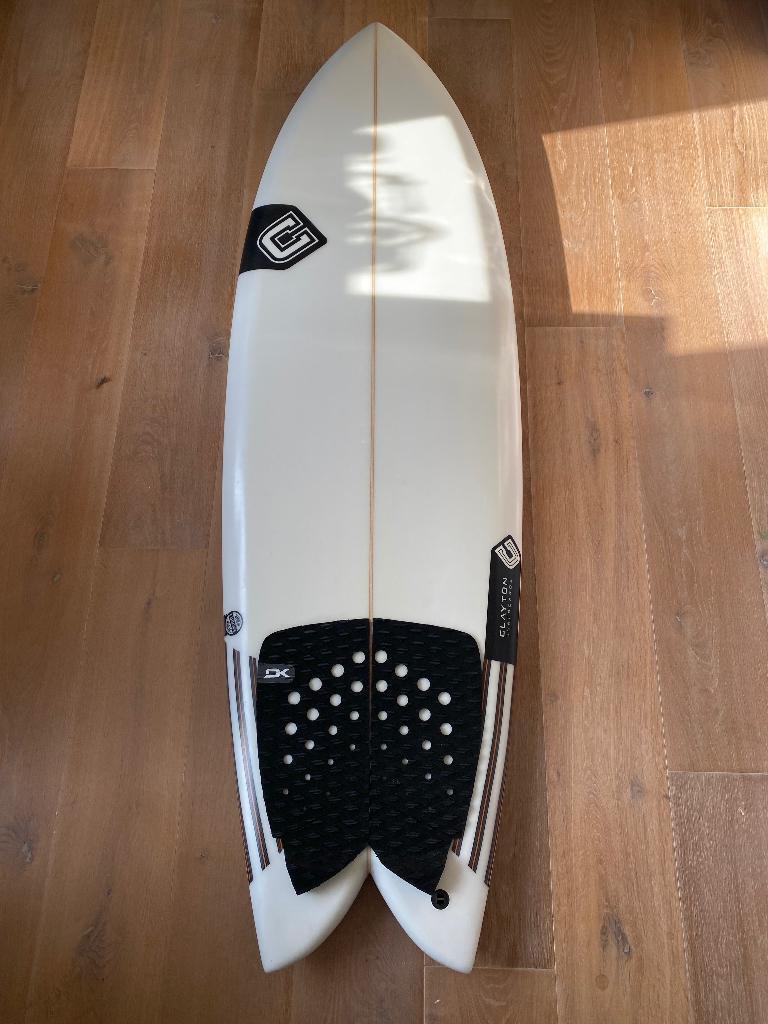 5'10 Clayton Retro Twin, Sports nautiques & Bateaux, Planche à voile sur vague, Utilisé, Fish, Enlèvement