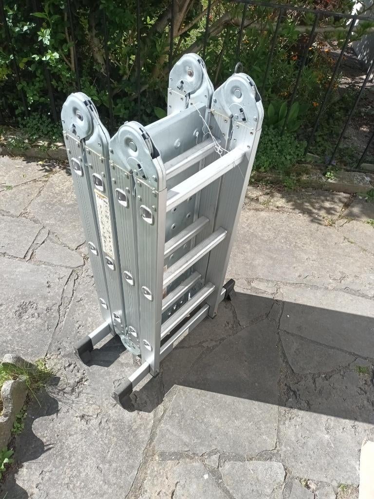 Echelle escamotable, Enlèvement, Comme neuf, Échelle