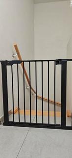 Porte d'escalier de sécurité Baby Dan Asta, Enfants & Bébés, Barrière de sécurité, Enlèvement, Utilisé, 115 cm ou plus