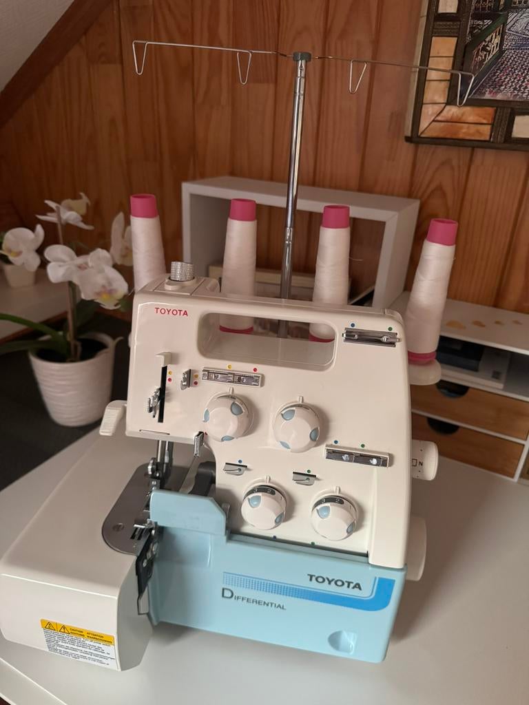 Machine à coudre/surjeteuse ; Neuf jamais utilisé, Hobby & Loisirs créatifs, Machines à coudre & Accessoires, Enlèvement, Neuf