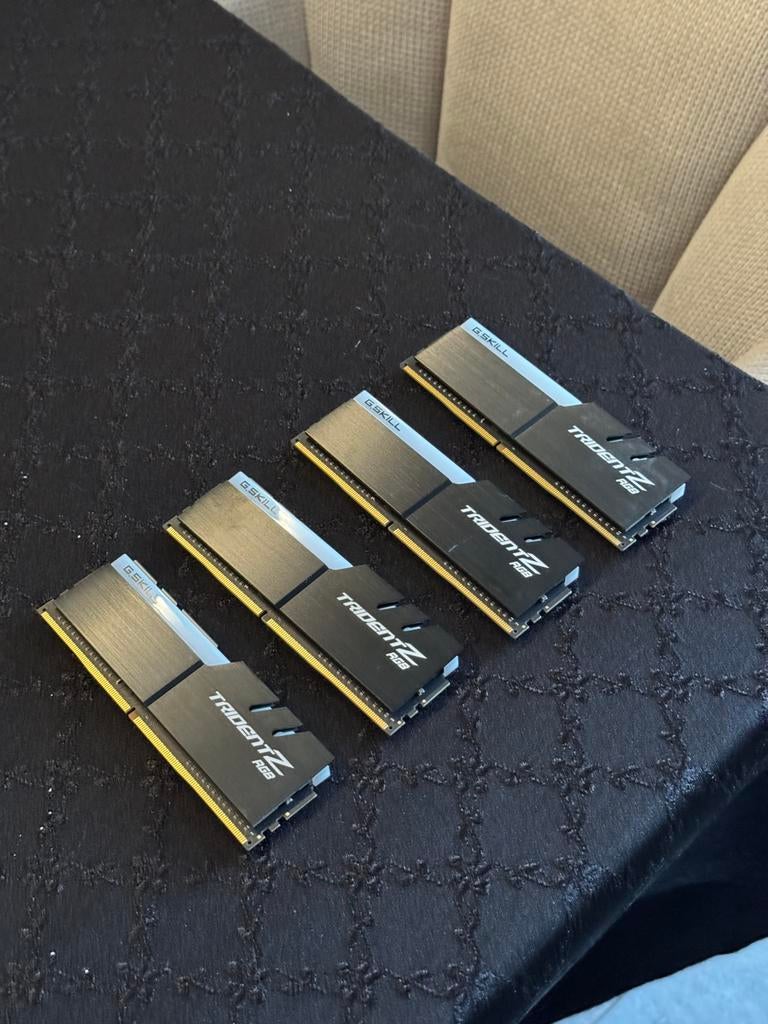 G.Skill Trident Z RGB DDR4 — 4x 8GB (32GB kit), Computers en Software, RAM geheugen, Gebruikt, Desktop, 32 GB, DDR4, Ophalen of Verzenden