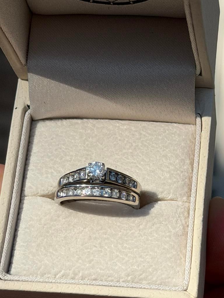 Prachtige nieuwe gouden trouwring met natuurlijke diamant!, Nieuw, Ophalen of Verzenden, Kleiner dan 17, Met edelsteen