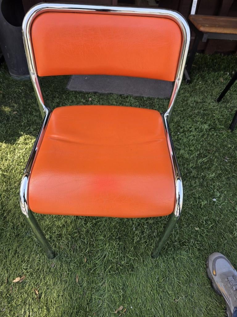 10 chaises années 70 orange très bonne état simili cuire, Enlèvement