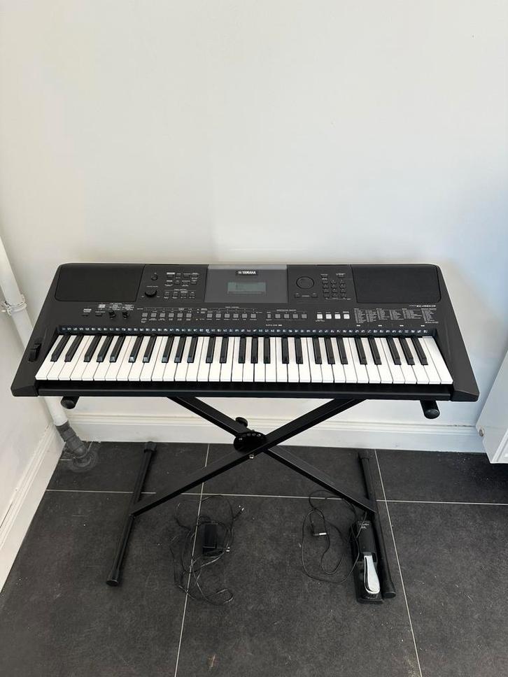 Elektrisch keyboard met pedaal & staander!, Muziek en Instrumenten, Keyboards, Zo goed als nieuw, Overige aantallen, Yamaha, Aanslaggevoelig