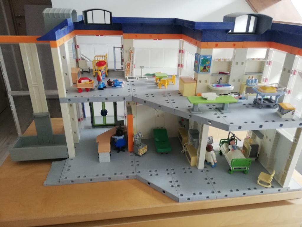 Ziekenhuis plus ambulance, Ophalen