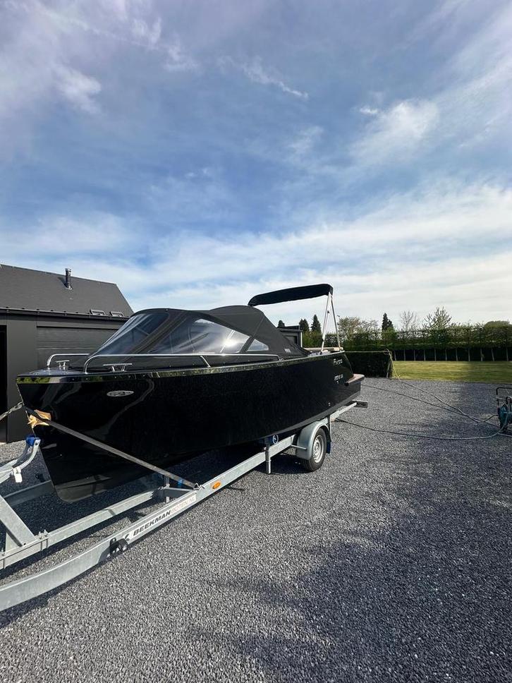 Sloep te koop inclussief trailer, Sports nautiques & Bateaux, Chaloupes, Comme neuf, 70 ch ou plus, 3 à 6 mètres, Moteur hors-bord