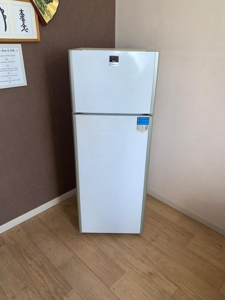 Frigo congélateur A+ CANDY, Classe énergétique A ou plus économe, Avec compartiment congélateur, Utilisé, 200 litres ou plus