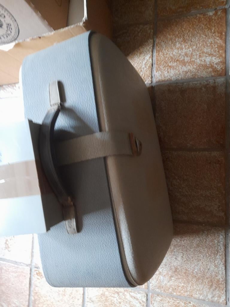 Machine a coudre, Enlèvement