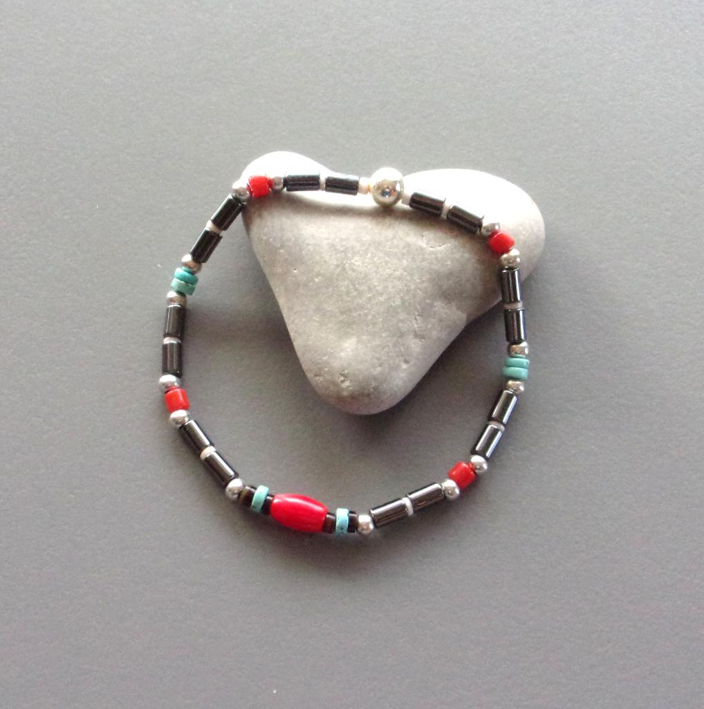 Fijne Indiaanse armband voor dames in turkoois en koraal, Handtassen en Accessoires, Armbanden, Nieuw, Elastiek, Rood, Met bedels of kralen