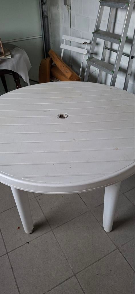 Gratis ronde tuintafel, Enlèvement