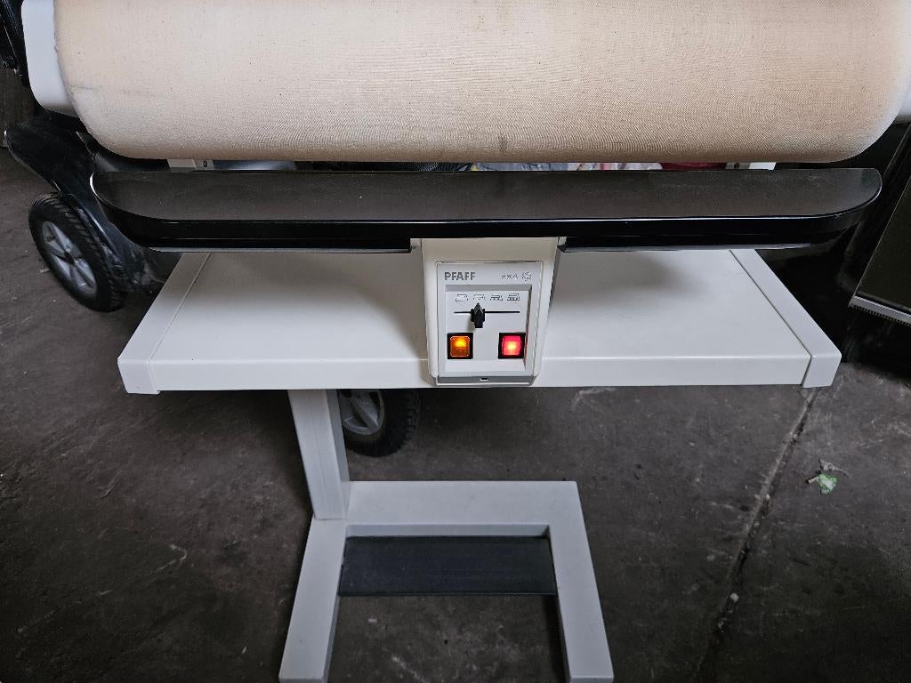 strijkijzers PFAFF, Ophalen, Zo goed als nieuw, Draadloos strijkijzer