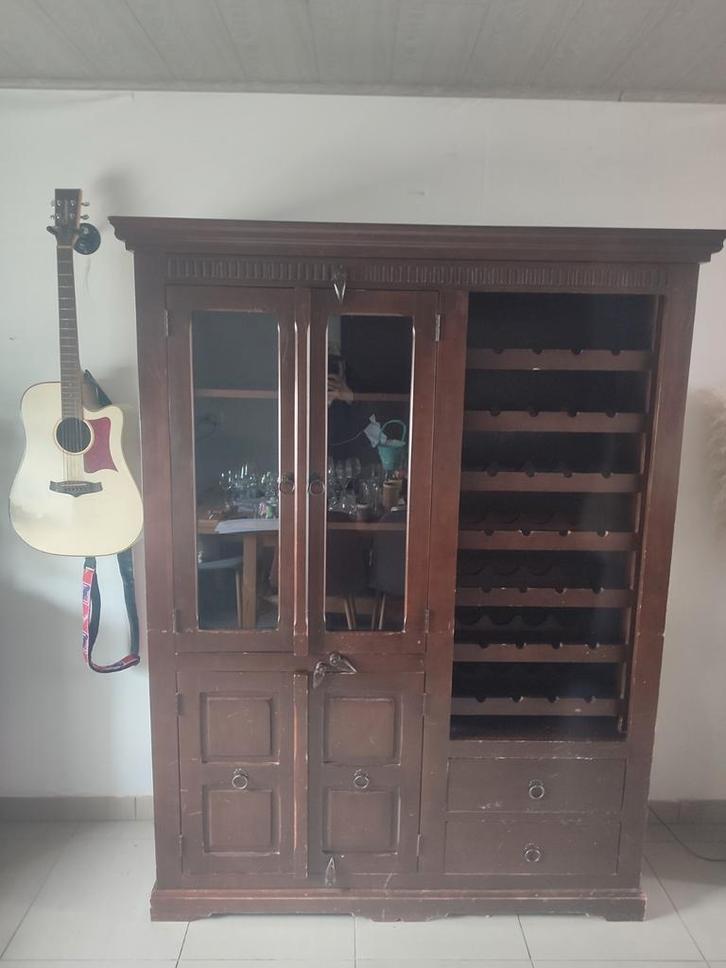 Grand buffet vaisselier style colonial – verres-bouteilles, Antiquités & Art, Antiquités | Meubles | Armoires, Enlèvement