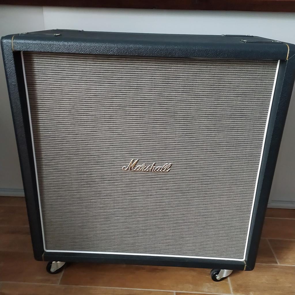 Zelfgemaakte kast van Marshall met 2 Greenback-schotten., Ophalen