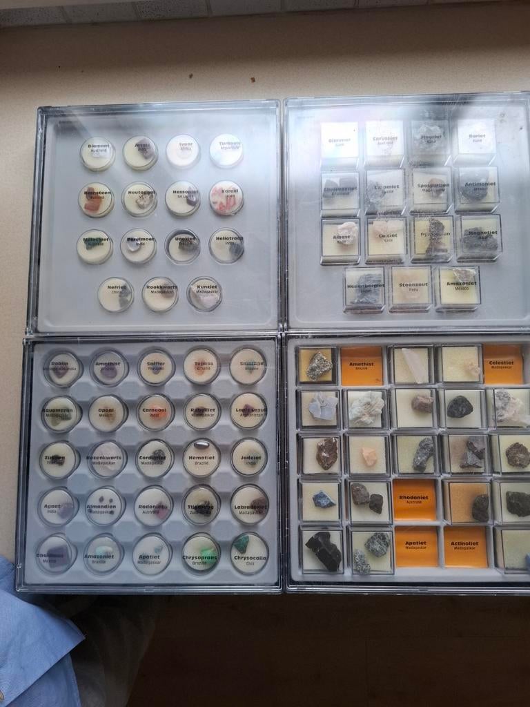 Verzameling edelstenen en mineralen, Ophalen