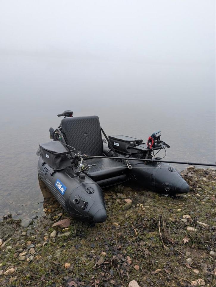 12bb stealth bellyboat (motorsteun en blocks aanwezig), Sports nautiques & Bateaux, Pêche à la ligne | Poissons prédateurs, Enlèvement