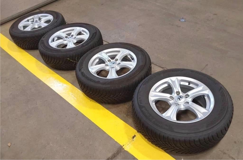 4 très belles roues hiver Hyundai Tucson 215/70-16, Pneus et Jantes, 16 pouces, Enlèvement, Utilisé