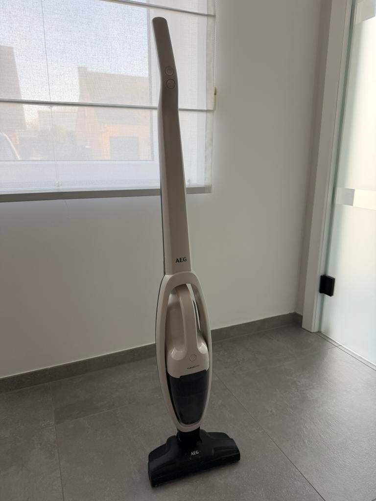 AEG Stofzuiger, Ophalen, Zo goed als nieuw, Reservoir, Stofzuiger