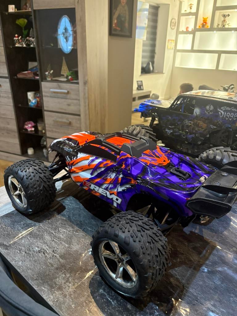 Traxxas e revo 1/8, Auto offroad, Zo goed als nieuw, Schaal 1:8, Ophalen